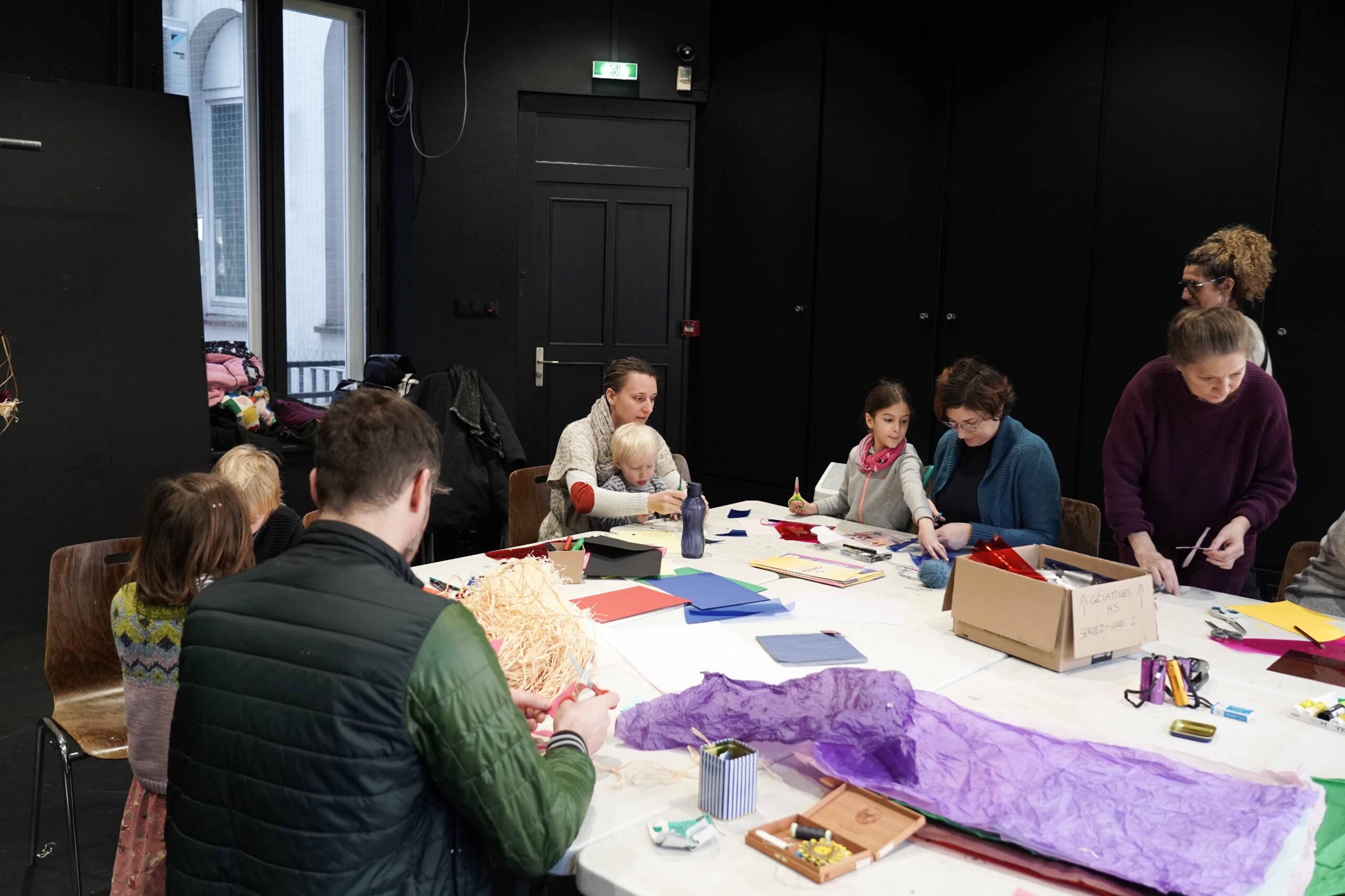 DES ATELIERS DE PRATIQUES ARTISTIQUE POUR ENFANTS, JEUNES & PARENTS
